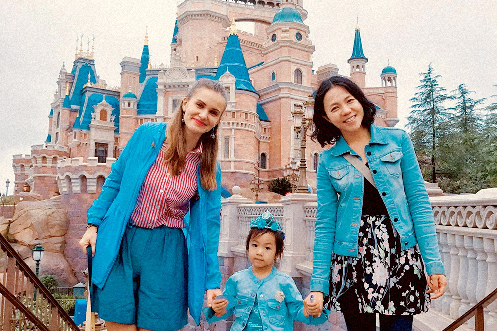 Родители Софи пригласили поехать с ними в «Диснейленд» в Шанхае