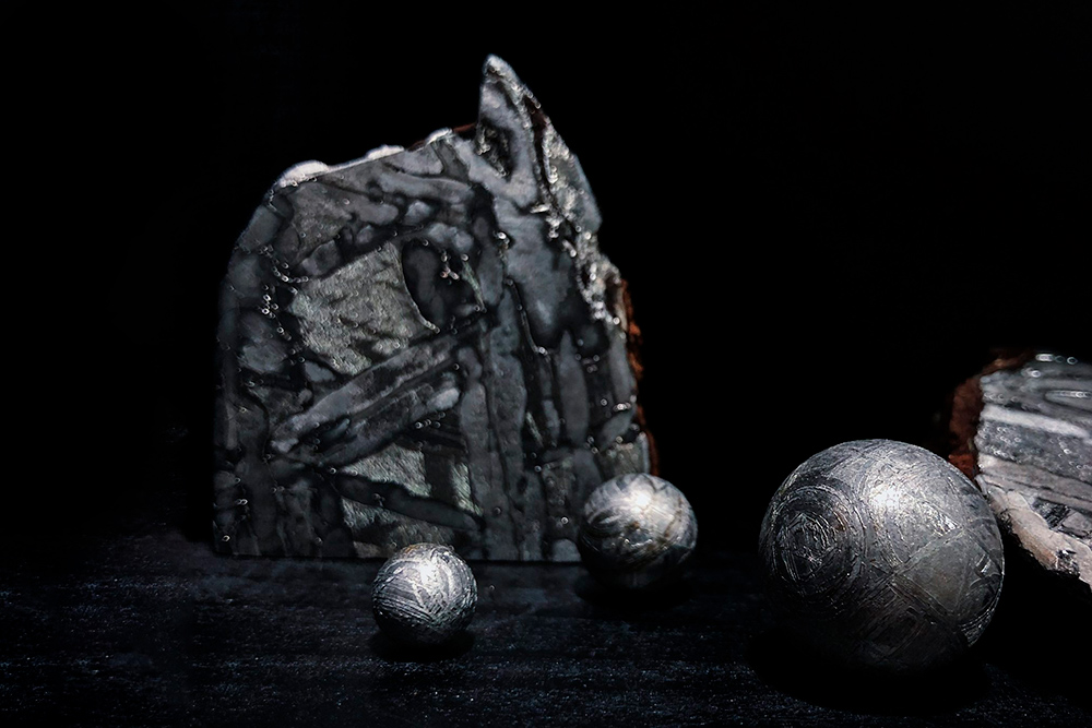 3Д-шар из метеорита Muonionalusta. Маленький шар диаметром 0,7 см и весом 3,8 г стоит 3990 рублей