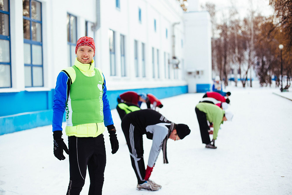 Александр принимает участие в зимней тренировке на открытом воздухе