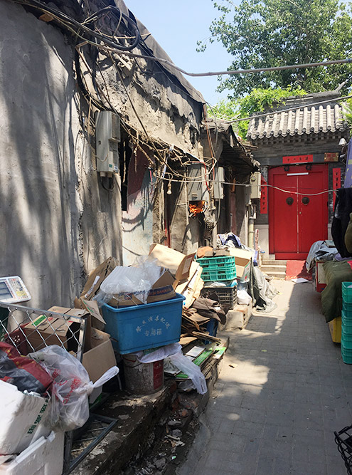 Прогуляйтесь по этим улочкам и узнаете, как живет большинство китайцев — в старинных постройках у себя в провинциях