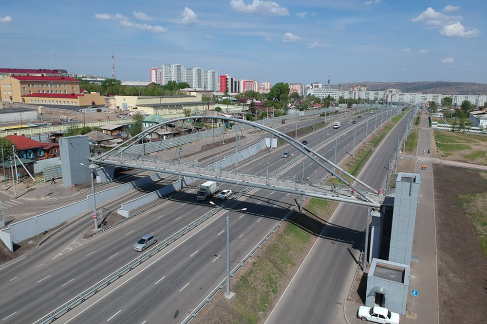 После строительства новой развязки с Николаевского моста построили новый красивый надземный переход. Фото: Prmira.ru