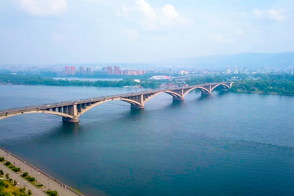 Коммунальный мост построен в 1961 году. На тот момент это был самый длинный мост в Азии. Автор: Maykova Galina / Shutterstock