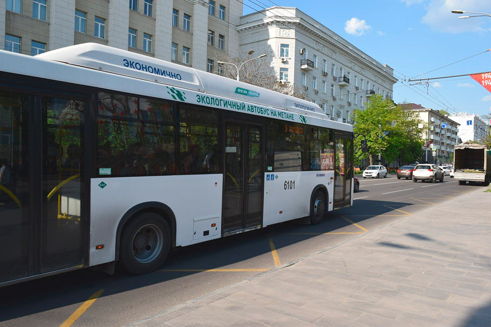 По Большой Садовой улице ездят новые автобусы на газовом топливе