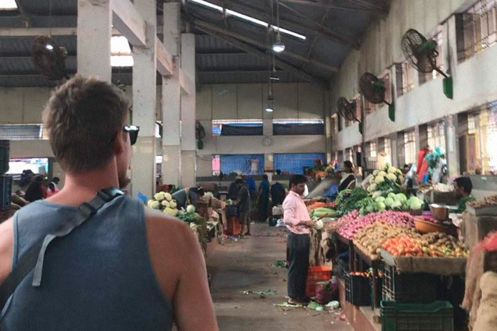Рыночные павильоны в Мапусе выглядят не очень презентабельно, зато овощи и фрукты здесь обычно свежее и дешевле