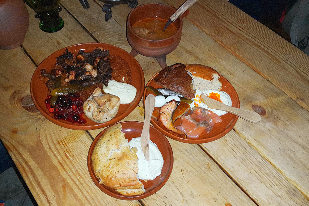 Суп, жаркое с ягодным соусом и рыба за 31 € в ресторане OIde Hansa