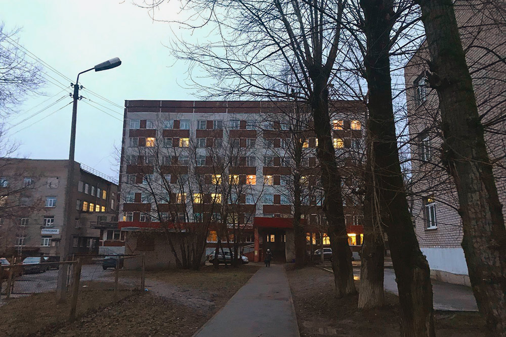 А это уже Череповецкая городская больница — здание из советских времен