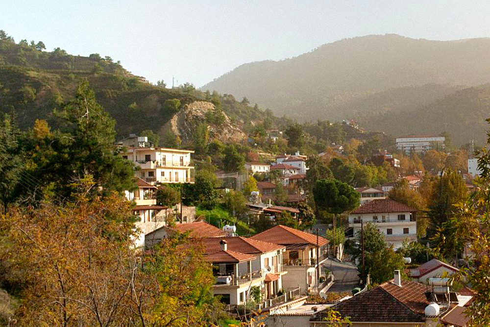 Деревня Какопетрия расположена в живописных горах. Туристам там рады