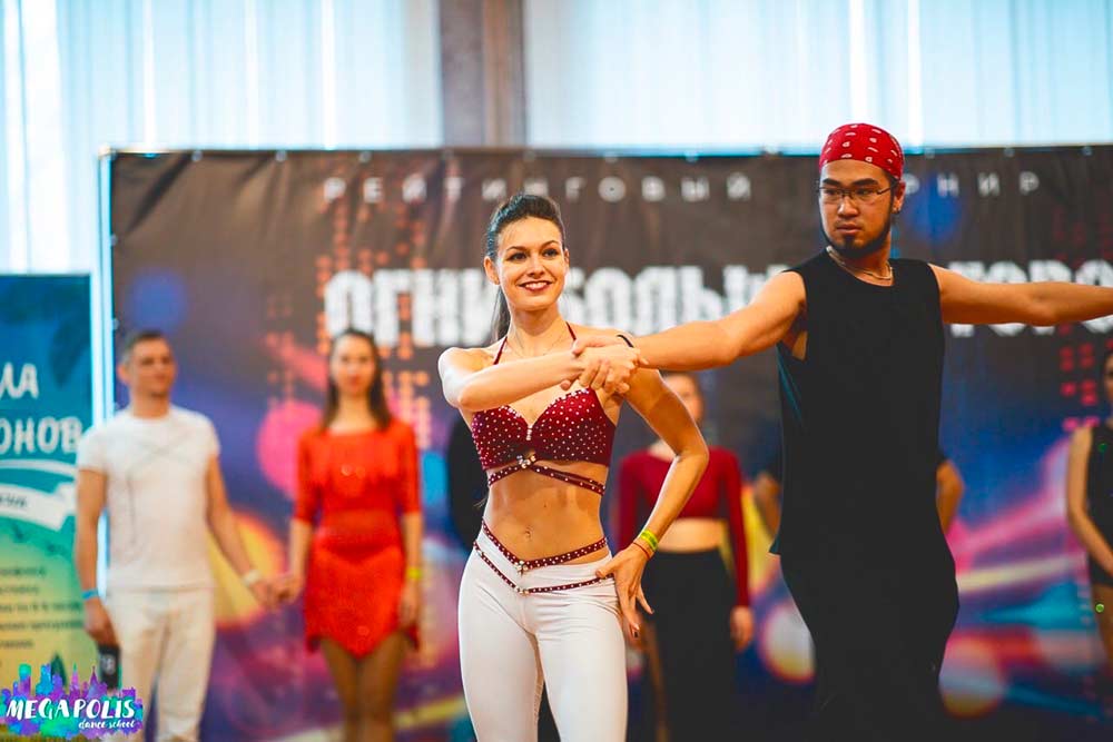 Хастл — это красивый и зрелищный танец. Фото с танцевального турнира «Огни большого города», ноябрь 2019 года