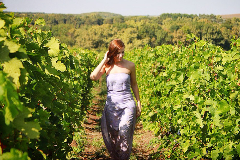 В винном туре сможете узнать все о производстве вина и заодно устроить фотосессию в виноградниках. Это фото сделано в Долине Лефкадия