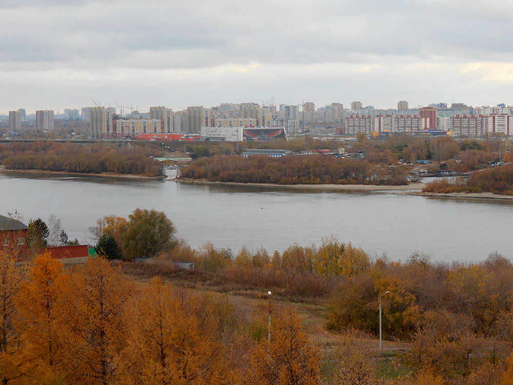 Вид на левобережье Омска с колеса обозрения в Советском парке