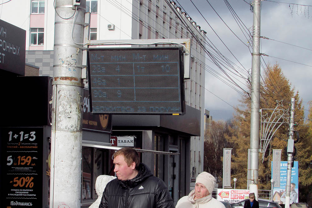 В последний год на некоторых остановках появились табло, где указано приблизительное время прибытия автобусов. Удобно