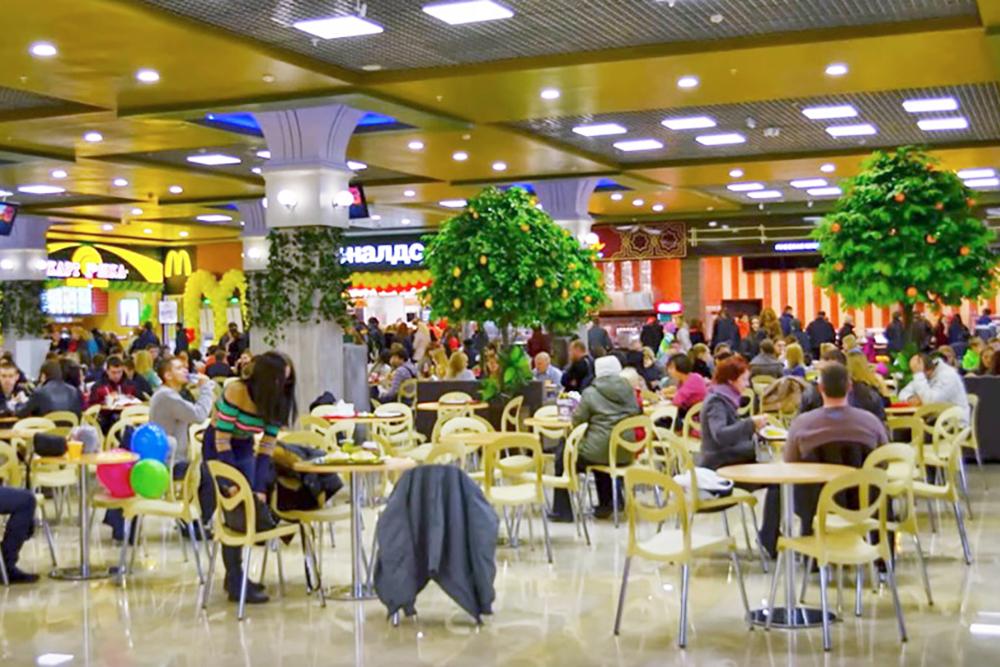 В выходные в нем полно людей