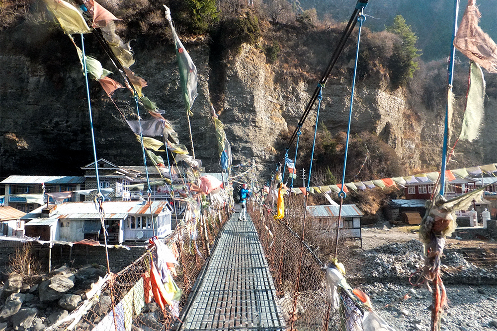 Подвесные мосты проектировали швейцарцы, а строили их на пожертвования непальцев