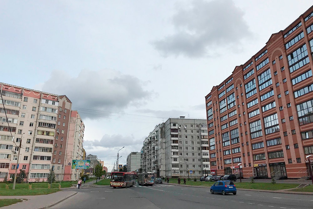 Соседство домов разных годов постройки особенно часто встречается в самом молодом районе — Зашекснинском
