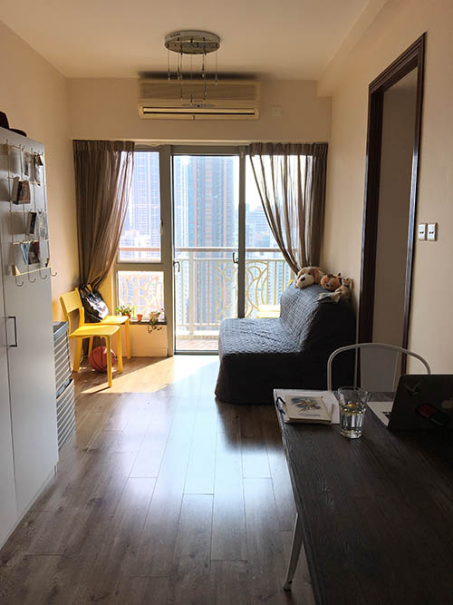 Коридор-гостиная во второй нашей квартире в Гонконге. Аренда стоила 26 000 HKD в месяц