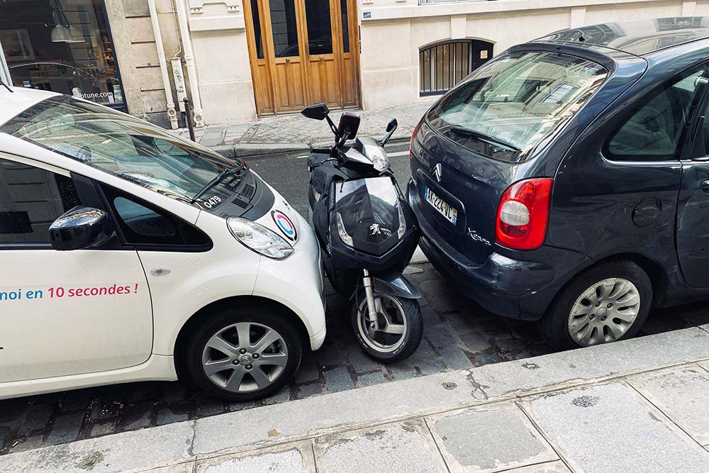 В Париже очень мало места для парковки