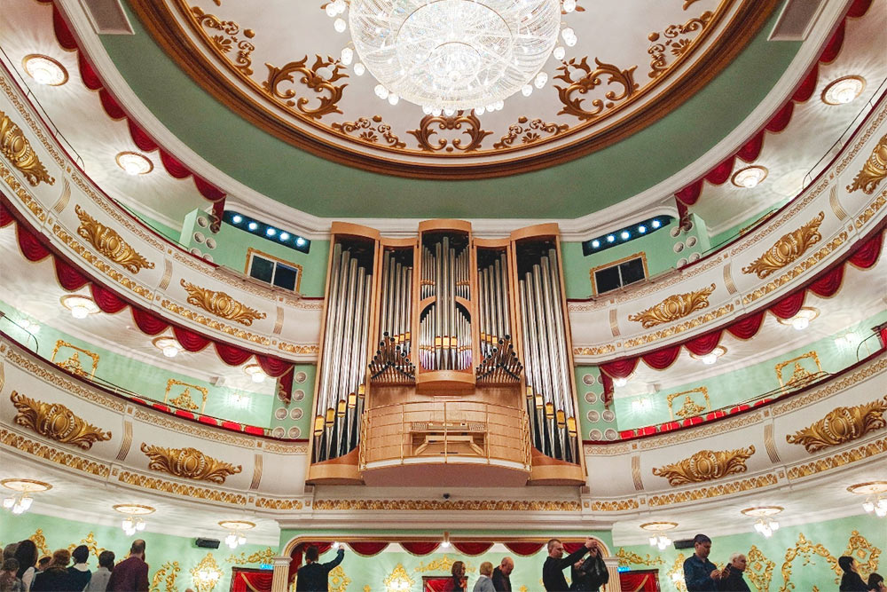 В Марийском театре оперы и балета проходят концерты органной музыки. Часто исполняют произведения Баха и Вьерна