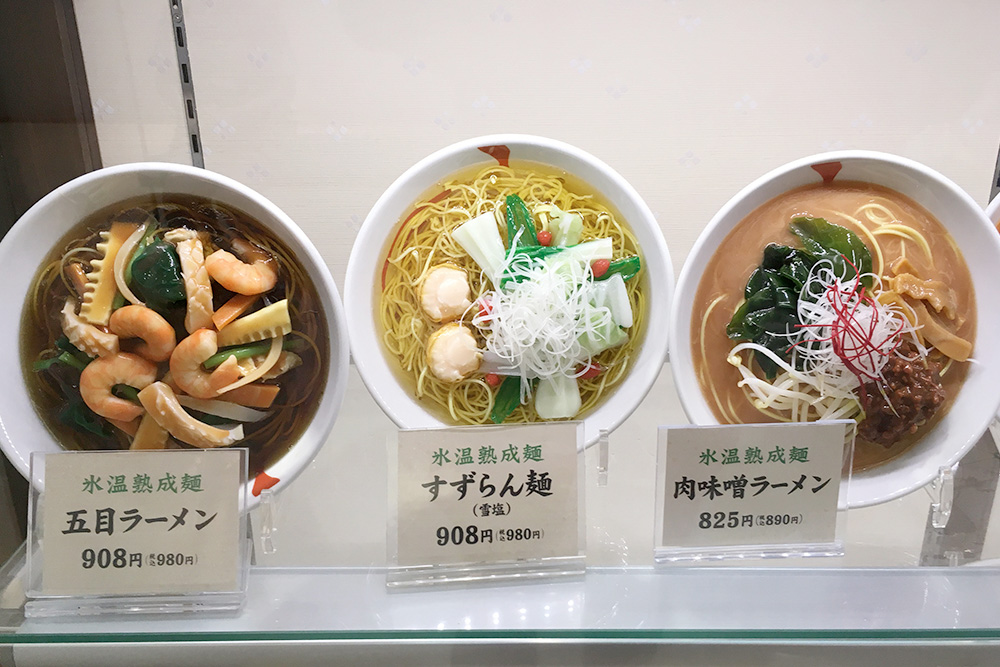 На витрине каждого японского кафе стоят очень правдоподобные макеты еды — сразу понимаешь, что тебе принесут