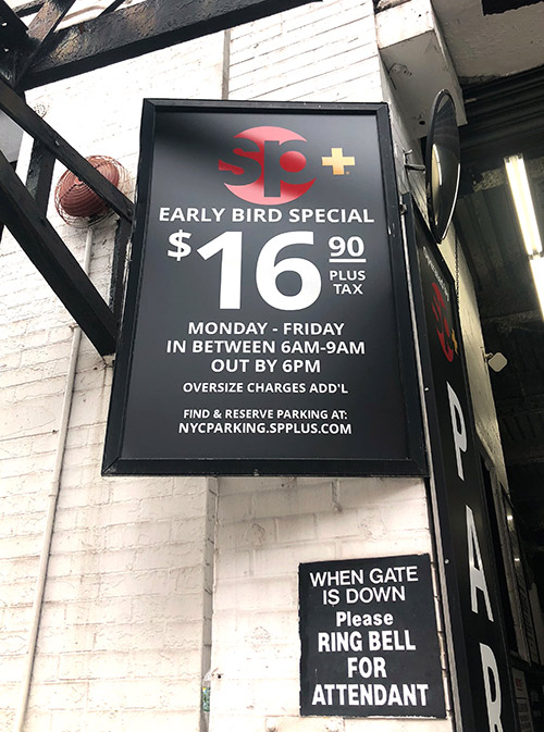 Парковка на Манхэттене — недешевое удовольствие. Вот предложение для ранних пташек — 16,9 $ (1110 ₽) за час парковки, и это еще без налогов