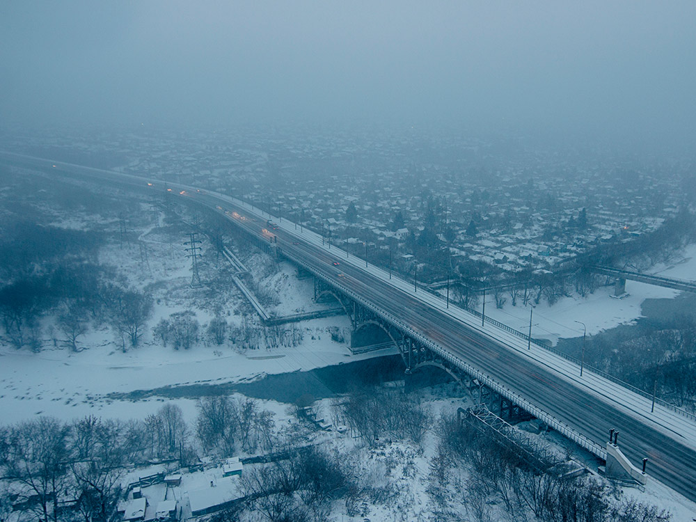 Зимой в безветренную погоду хорошо виден омский смог. Фото: Shutterstock