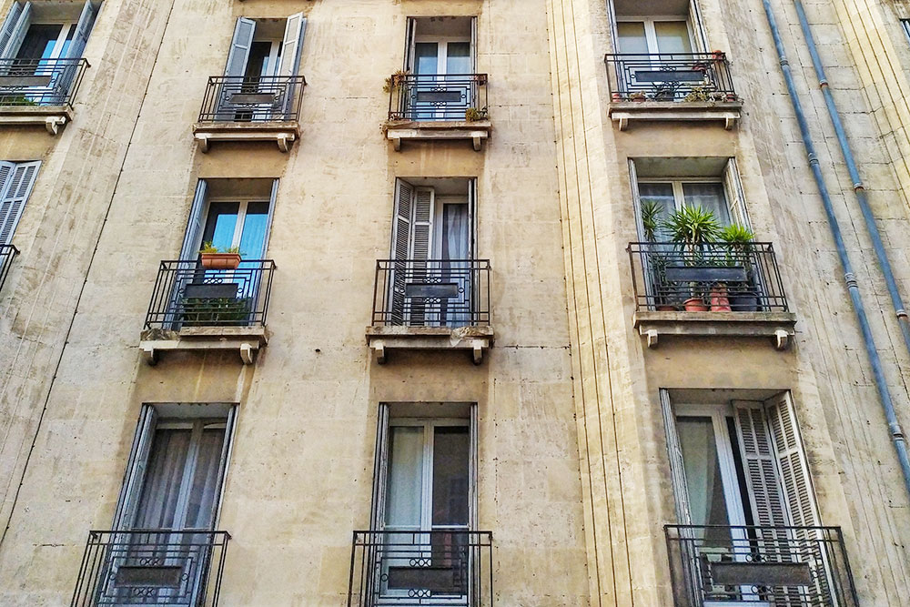 Типичные для французских домов окна