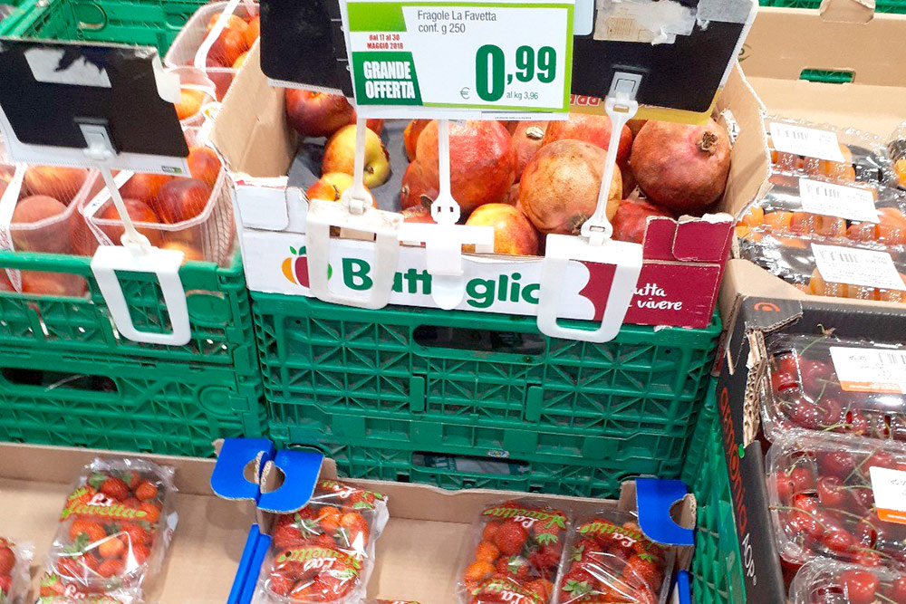 Мы часто покупали клубнику в супермаркетах. 250 граммов стоят 0,99 € (75 ₽)