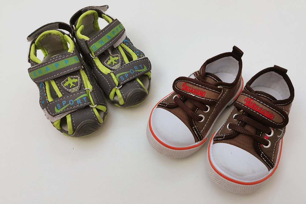 Первая обувь нашего сына — сандалии и кеды