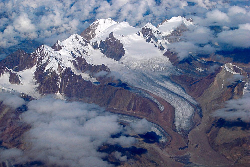 Но кроме мусора в Индии можно увидеть потрясающие Гималаи. Фото: Karunakar Rayker / Flickr