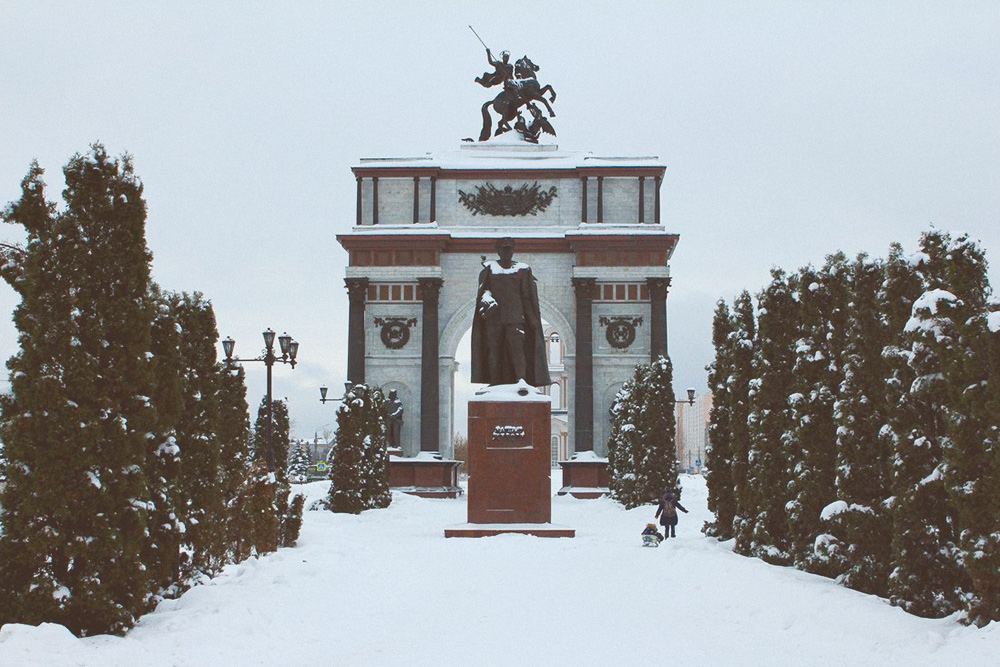 Триумфальная арка и памятник Жукову открывают мемориальный комплекс «Курская дуга» на въезде в Курск