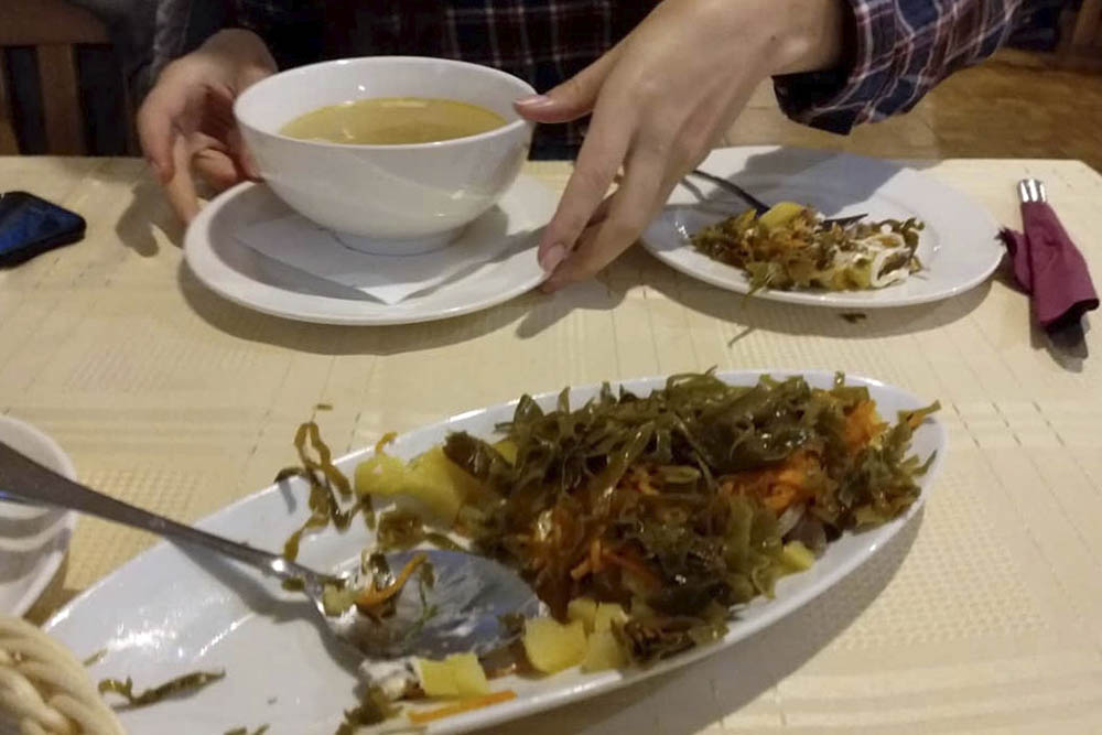 Соловецкая сельдь под шубой с ламинарией и рыбный суп из свежей беломорской трески