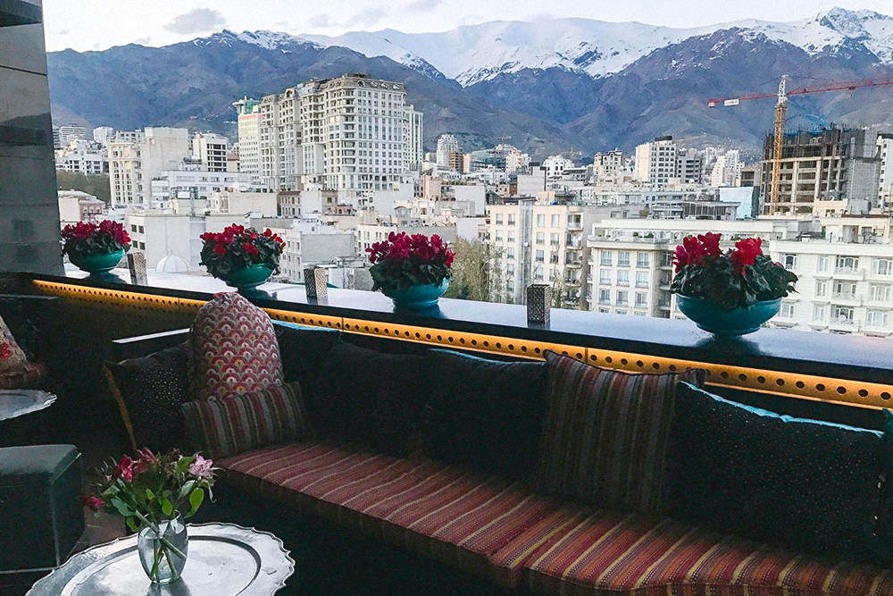 В Тегеране много ресторанов с красивым интерьером. Это вид с балкона ресторана «Диван»