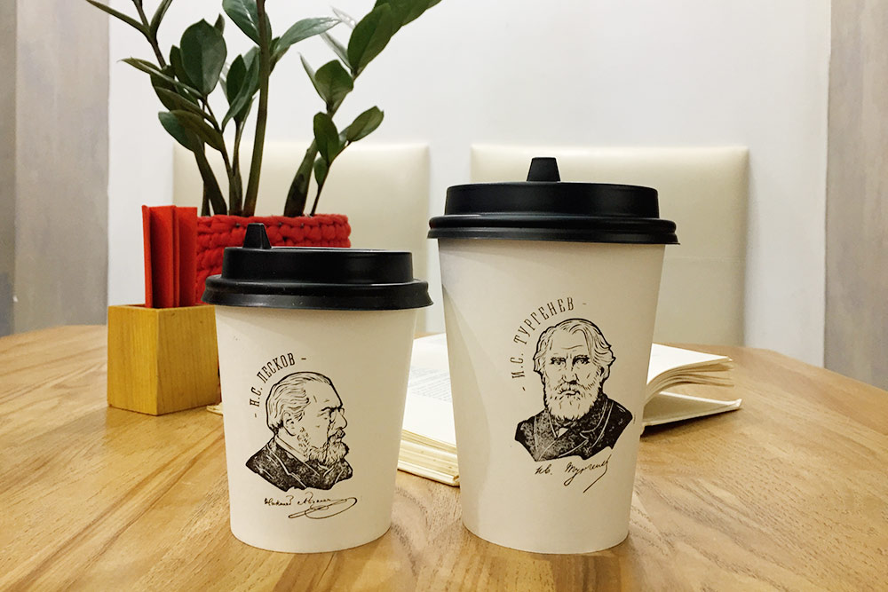 Кофе в «Лунго» наливают в стаканчики с портретами орловских писателей