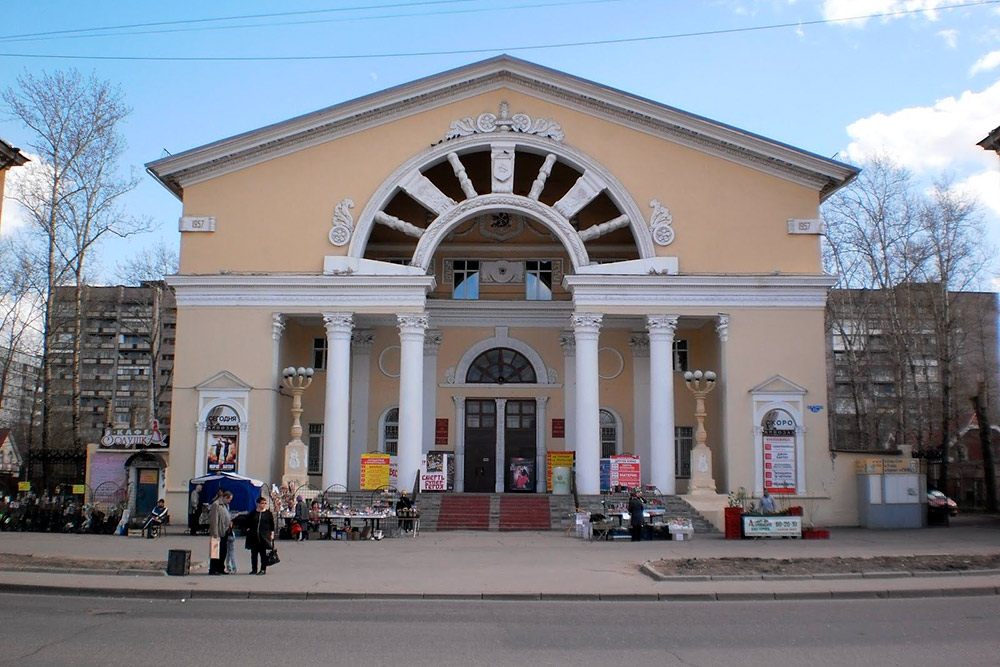 Кинотеатр «Комсомолец» — один из хорошо сохранившихся образцов архитектуры в стиле сталинского барокко