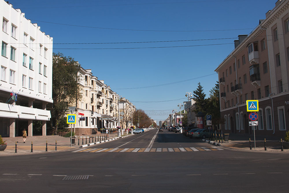 Одна из центральных улиц — Гражданский проспект, бывший проспект Ленина