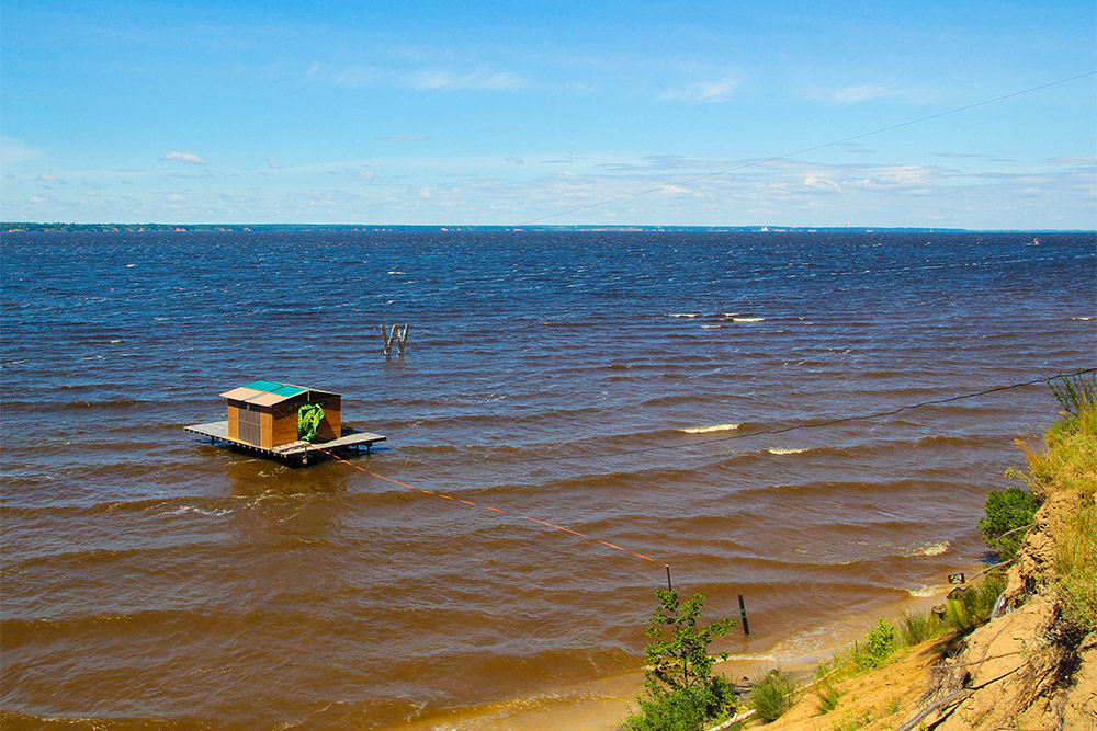 Горьковское море — искусственное водохранилище у местной ГЭС. Здесь чистая вода, поэтому купаться одно удовольствие, только от города далековато