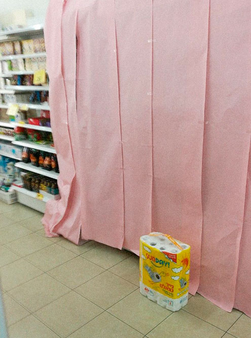 Так выглядит кисломолочный отдел в магазинах и супермаркетах на Песах
