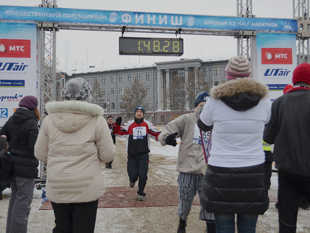 Я постоянно участвую в Сибирском международном марафоне. 12 раз пробегал полную дистанцию. Рождественский полумарафон полностью я пробегал 10 раз. В том числе два раза при температуре –30 °C