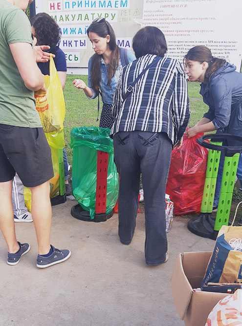 Так проходят акции по раздельному сбору мусора: экоактивисты приносят свои накопления
