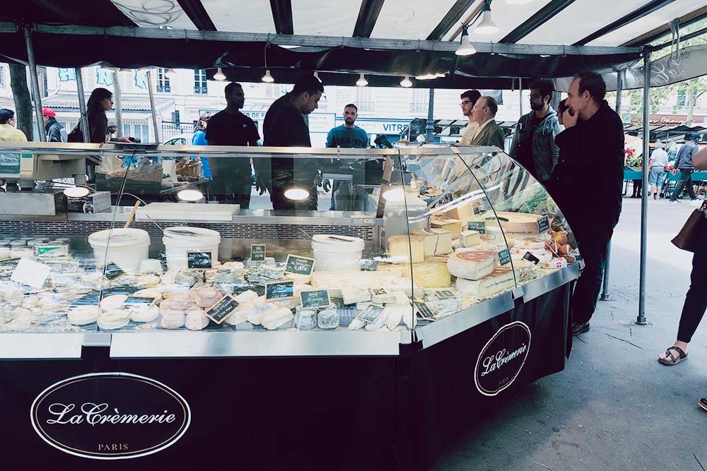 Самый большой выбор вкуснейших французских сыров не в супермаркетах, а именно на городских рынках