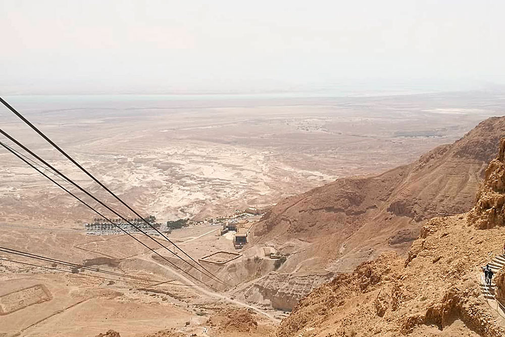 Вид с обзорной площадки крепости Масада — символа свободы для евреев