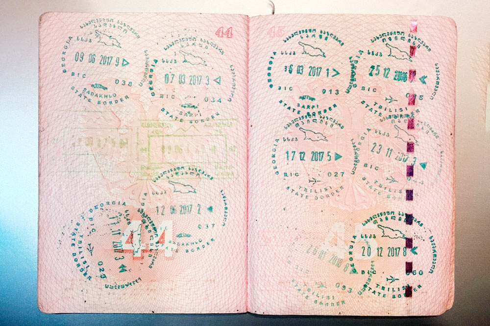 Мой паспорт забит штампами о пересечении грузинской границы. За три года въездов и выездов было огромное количество — на фото далеко не все
