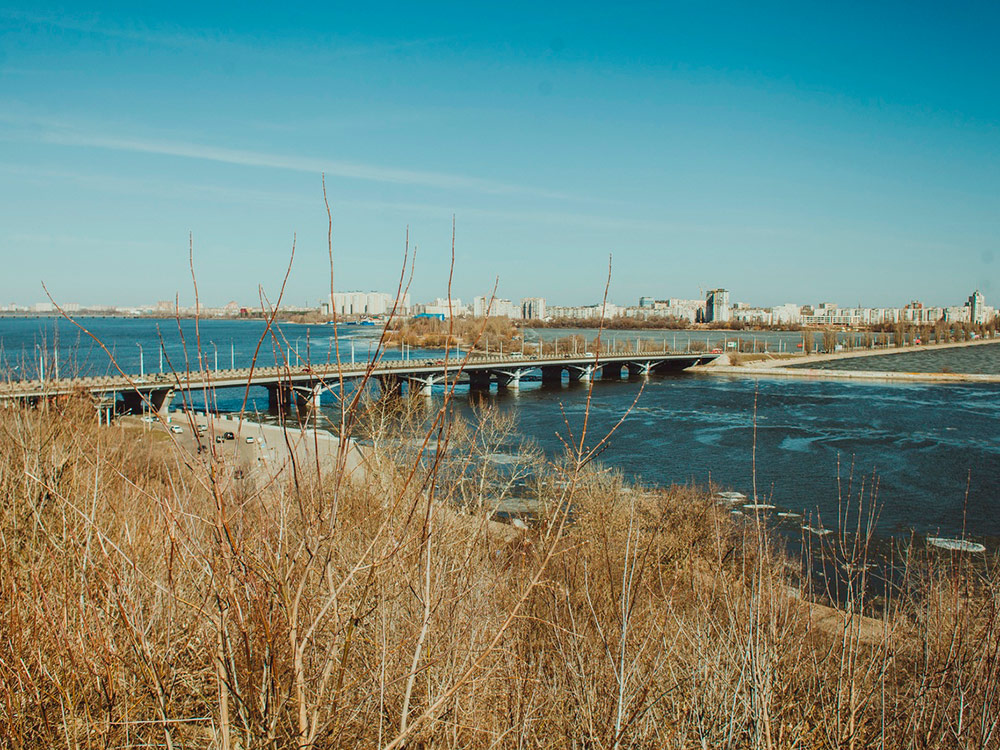 Вид на водохранилище, Чернавский мост и левый берег
