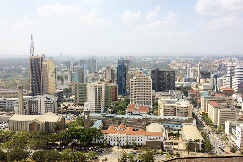 Вид на Найроби со смотровой площадки Международного конференц-центра Кеньятта. Чтобы подняться, пришлось пройти через несколько пунктов охраны. Вход стоит 400 KES