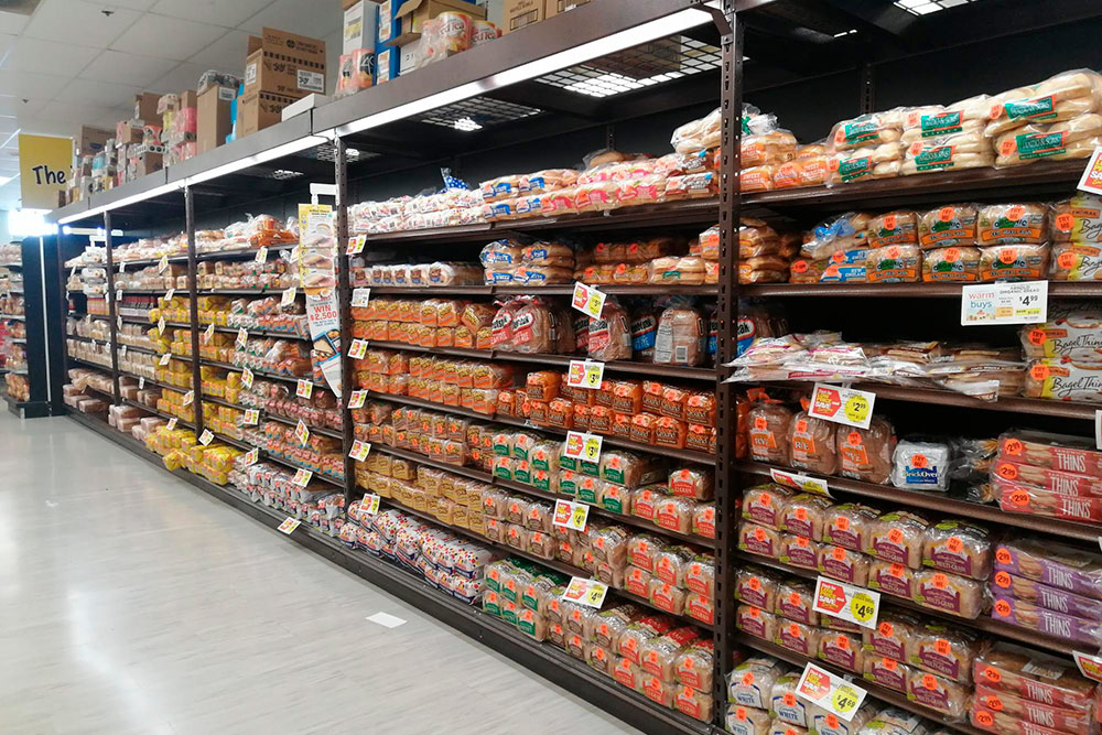 Ассортимент хлеба в супермаркете «Шоп-райт»