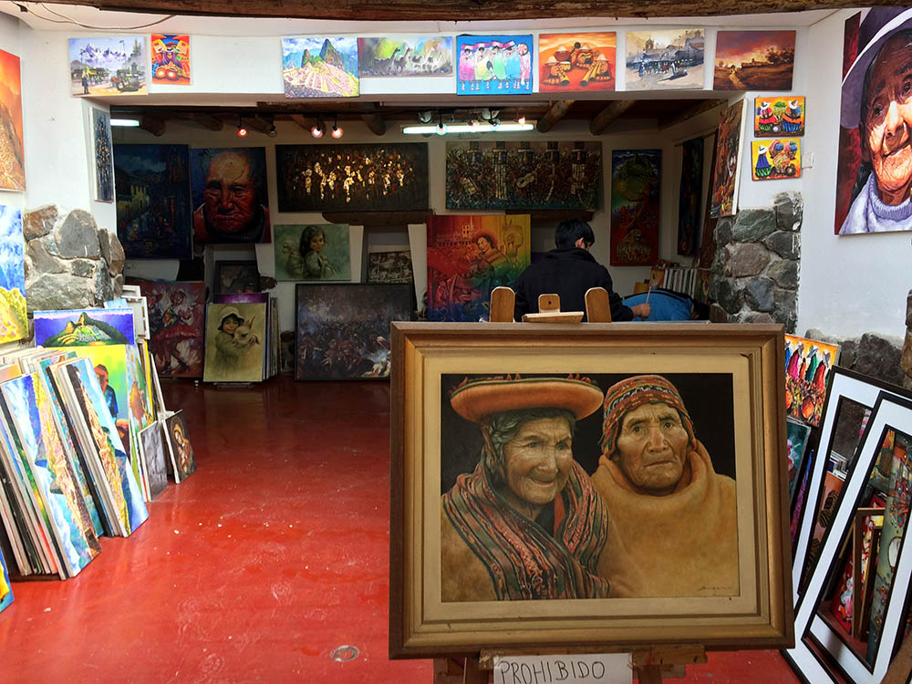Перуанцы любят рисовать сцены повседневной жизни: сбор урожая, портреты индейцев в традиционных костюмах, животных и местные пейзажи