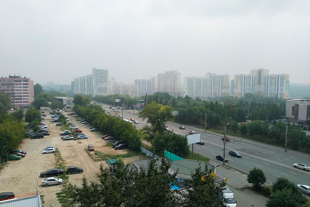 В конце июля 2019 года на два дня Челябинск затянуло серым туманом с ощутимым запахом. Предположительно горят леса в Сибири, и к нам принесло дым, но свой вклад вносят и местные предприятия