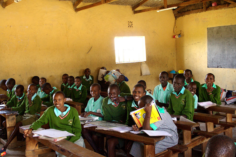 Школьники в деревне масаев