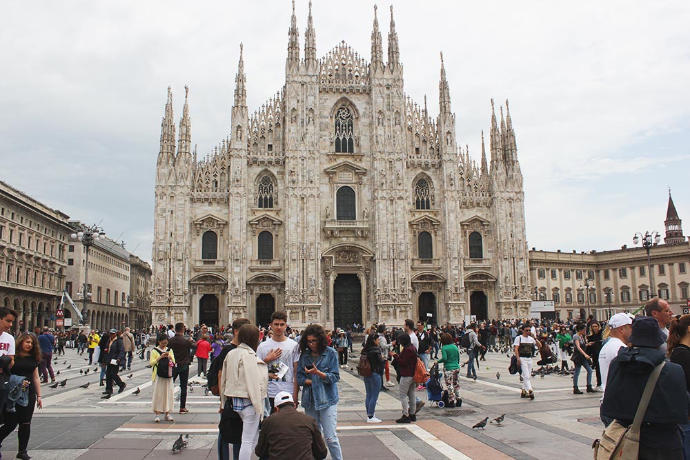 В Милане меня поразил собор Дуомо и огромное количество приставучих торговцев с браслетами из ниток