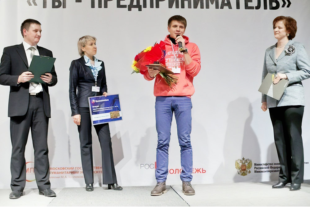 В 2012 Семен победил в конкурсе «Молодой предприниматель России» в номинации «Студенческий бизнес»
