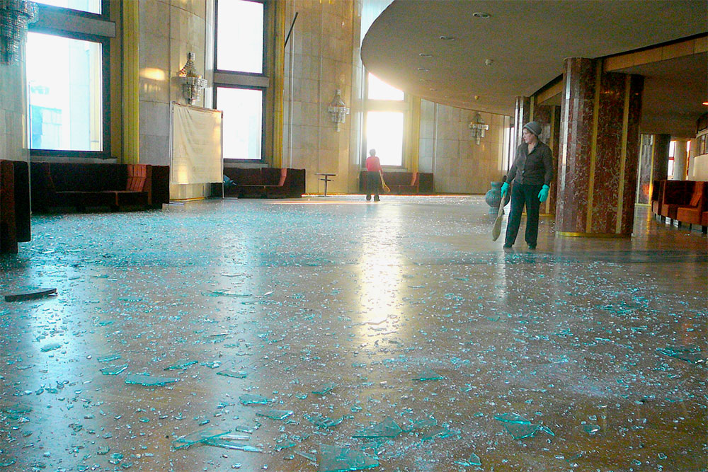 В Театре драмы после падения метеорита выбило окна. Фото — gallery.ru